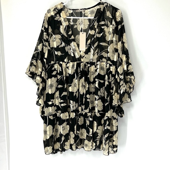 LA DEA Tops - LA DEA NWT baby doll lined top floral